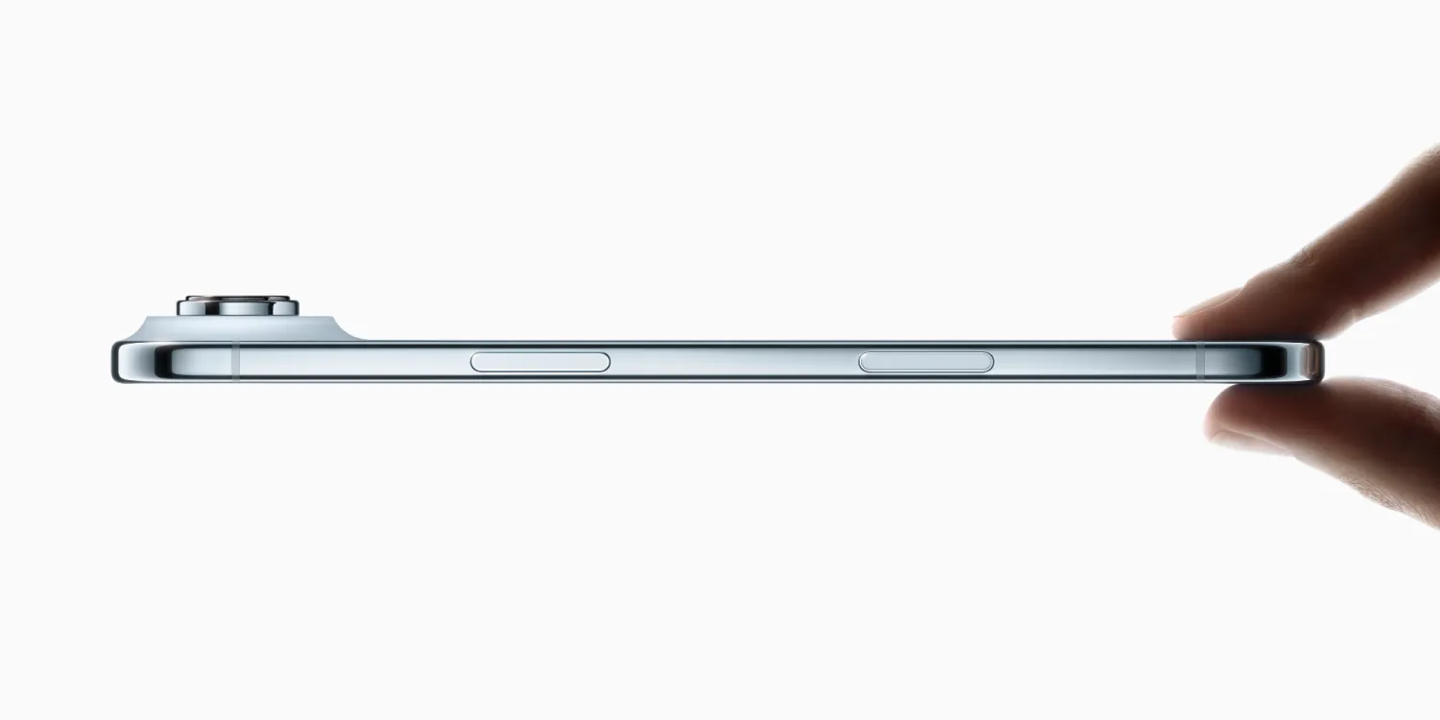 苹果 CEO 库克谈 iPhone Air，拿在手中轻得像要“飘走”