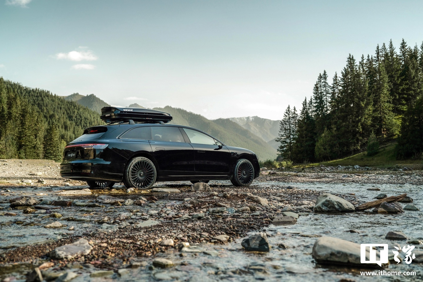 鸿蒙智行享界 S9T 旅行车搭载华为悦彰音响卓越系列，支持影院模式、后排座椅电动折叠