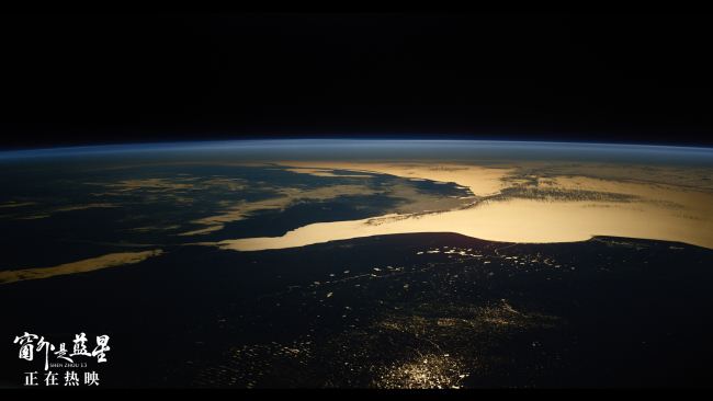 豆瓣8.6高分认证！《窗外是蓝星》以极致真实定义年度银幕奇迹