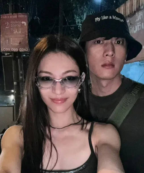 钟楚曦与侯雯元分手！早前被网友发现删除官宣博文