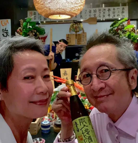 叶童回应丈夫暴瘦传闻 笑称“台风都刮不走他”