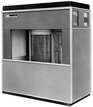 重量超 1 吨、3.75MB 容量：世界上第一块机械硬盘迎 69 岁生日