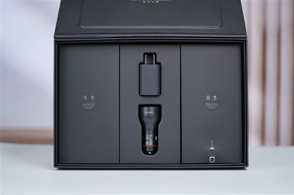 一机更比三机强！华为Mate XTs 非凡大师评测：一机三用的全景多窗