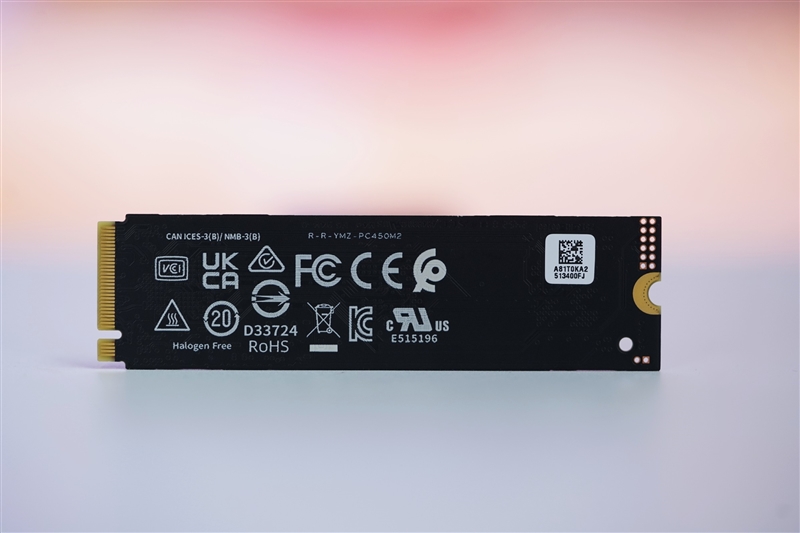 新一代X4-9070闪存的雷霆之威！长江存储PC450 1TB SSD评测：性能全方位提升 不用散热片也能发挥最强性能