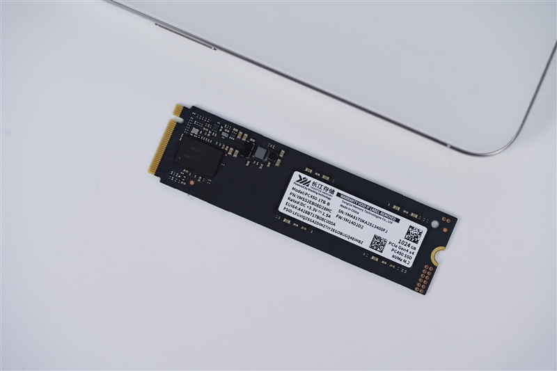 新一代X4-9070闪存的雷霆之威！长江存储PC450 1TB SSD评测：性能全方位提升 不用散热片也能发挥最强性能