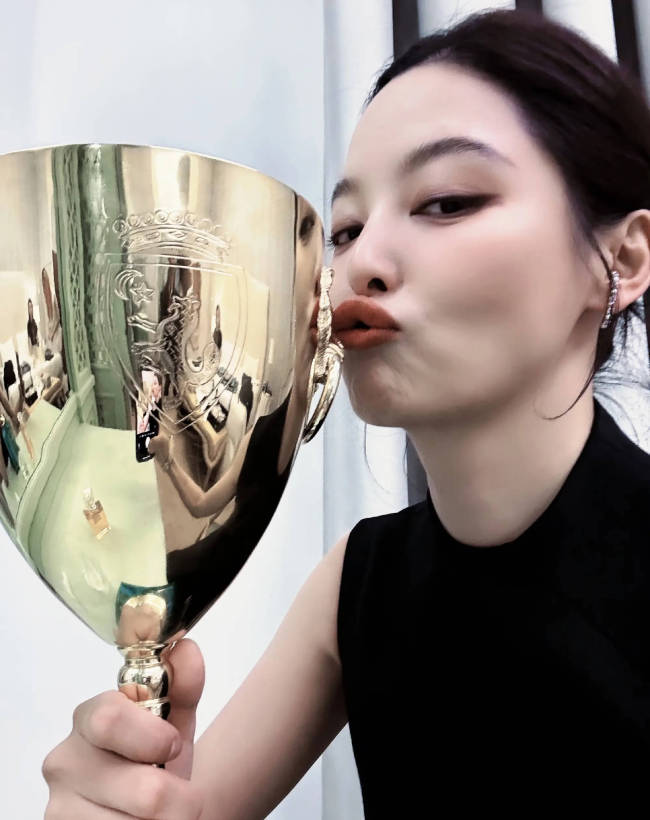 辛芷蕾发长文感谢前经纪人：谢谢梁婷女士让我有梦可做