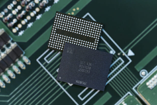 因缺陷导致性能问题，消息称三星 V9 QLC NAND 闪存商用延至 2026 上半年