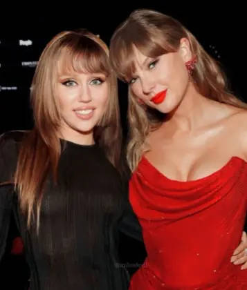 麦莉祝贺霉霉订婚：他们绝对是最可爱的一对