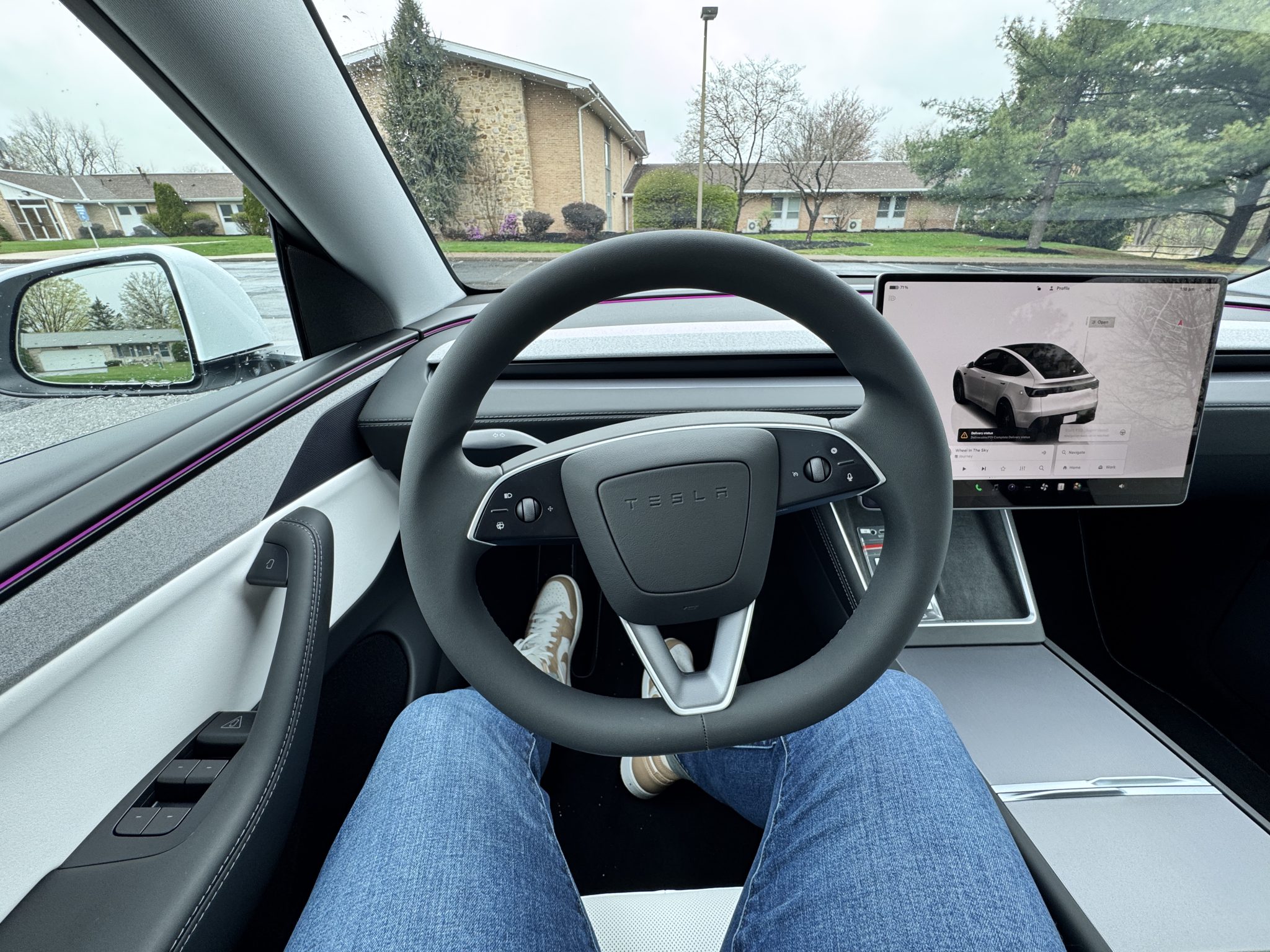 因用特斯拉 Model Y 动能回收系统停车，加拿大一女子未通过驾照路考