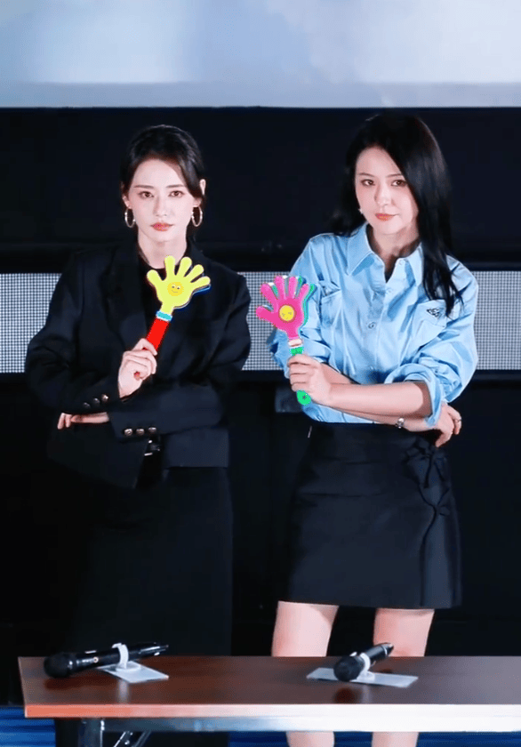 热依扎骨折后现身！曾自曝肋骨骨折称“不是卖惨”