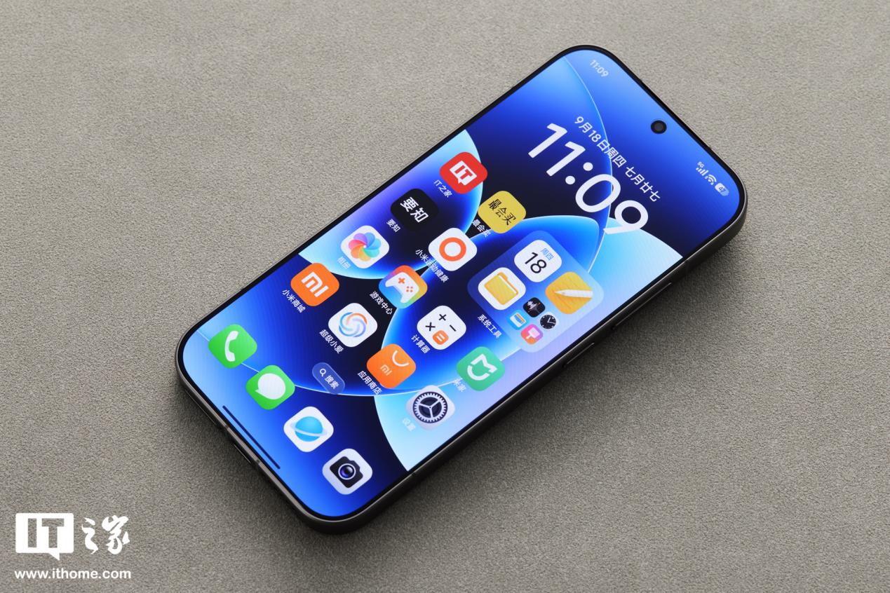 【阿里西西开箱】小米 17 Pro / Pro Max 手机图赏：柔和直边设计，妙享背屏亮眼