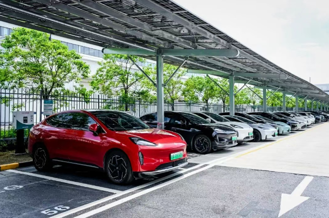 广汽建成全国最大 V2G 微网暨 20000 桩充电网络，车主可通过充放电价差获取收益