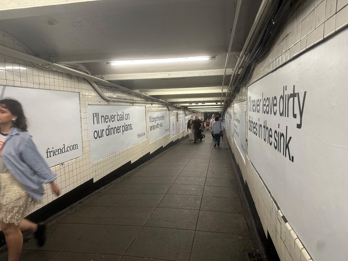 AI 初创公司 Friend 砸超百万美元在纽约地铁投放广告，部分遭涂鸦破坏