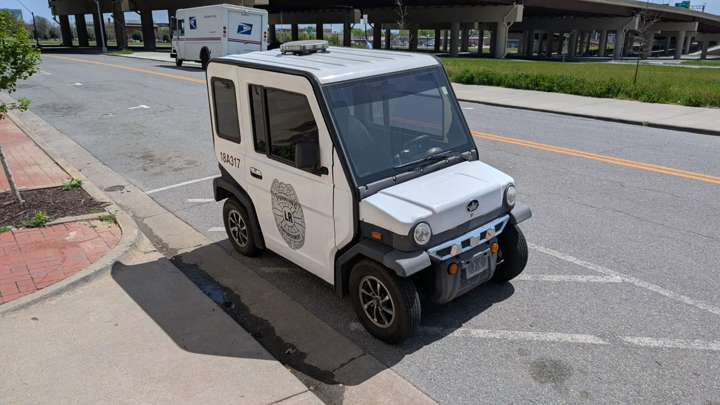 德国街头现“AI 停车侦探”：1 小时查 1500 辆车，效率是人工 7 倍