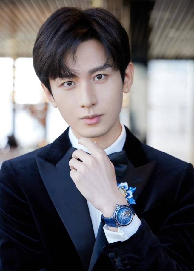 成毅自曝因为工作原因 8年没带家人一起旅游