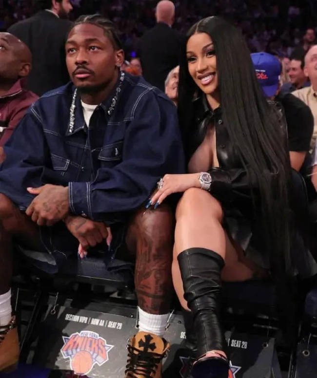 CardiB自曝和Offset尚未正式离婚 男方借离婚要钱