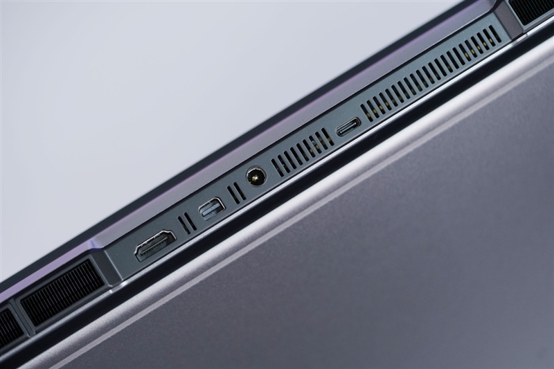 最高温度仅46度的长江存储PC450 SSD！机械革命耀世16 Ultra评测：超过200W的整机性能释放 
