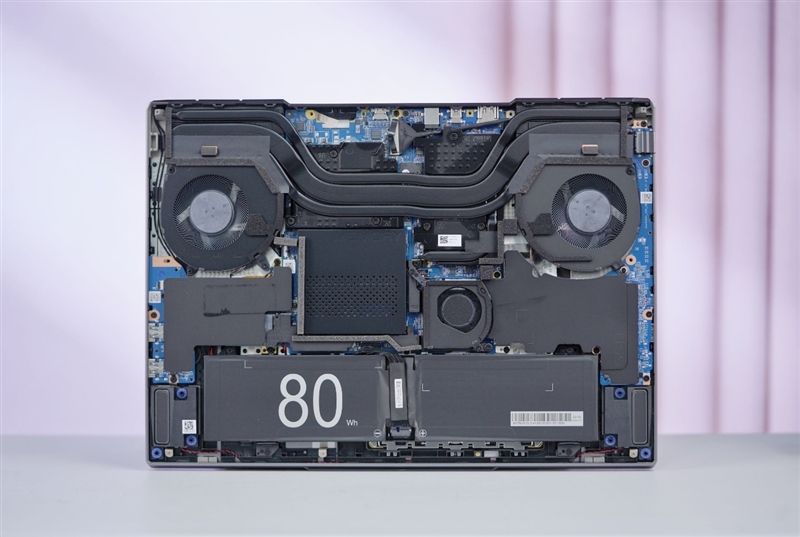 最高温度仅46度的长江存储PC450 SSD！机械革命耀世16 Ultra评测：超过200W的整机性能释放 