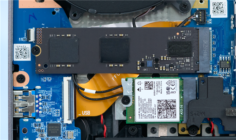 最高温度仅46度的长江存储PC450 SSD！机械革命耀世16 Ultra评测：超过200W的整机性能释放 