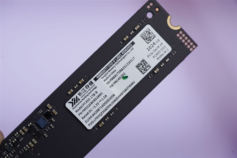 最高温度仅46度的长江存储PC450 SSD！机械革命耀世16 Ultra评测：超过200W的整机性能释放 