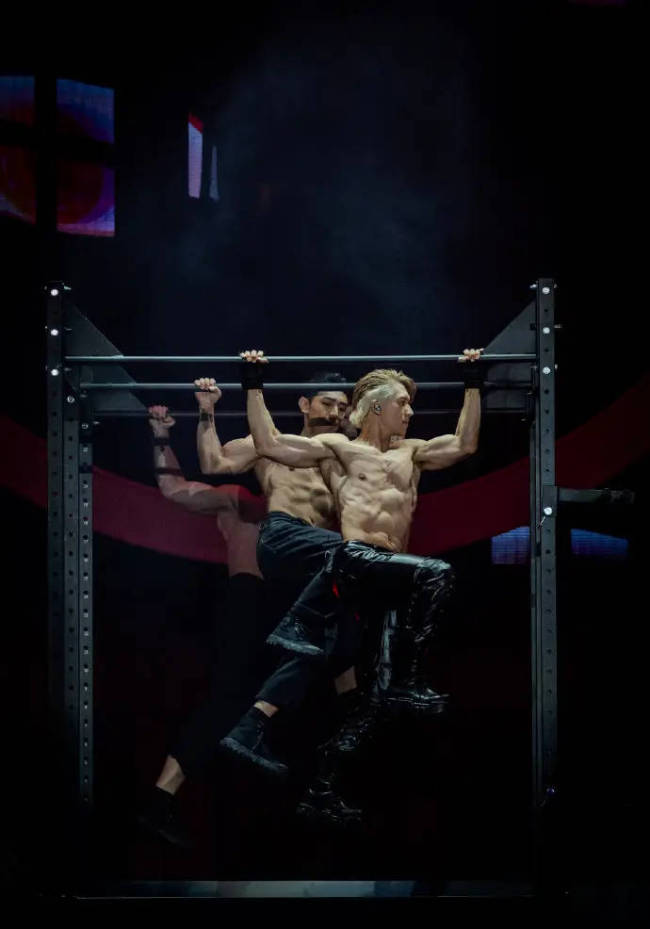 关智斌回应在舞台上摔倒：我完全没事