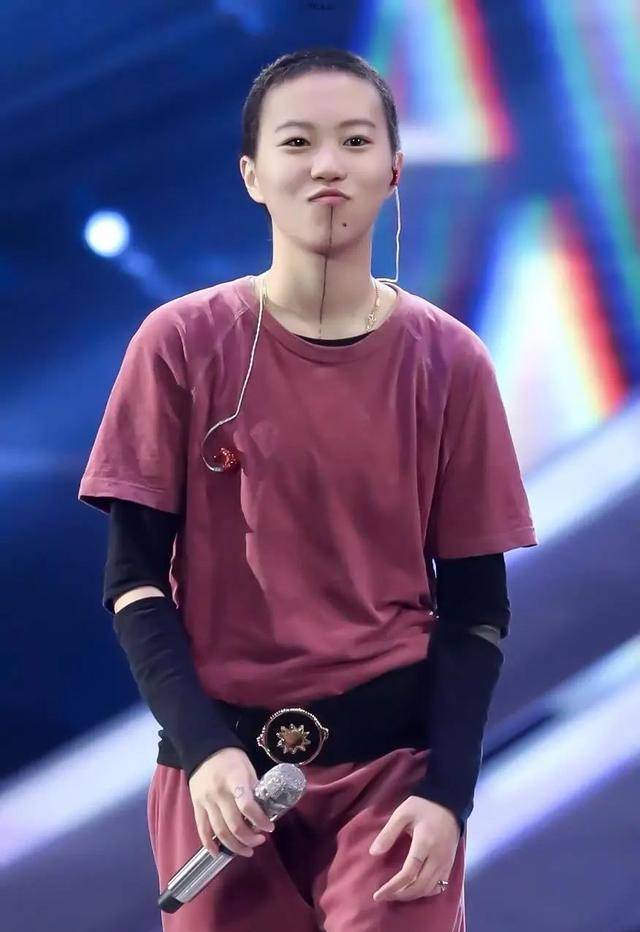 窦靖童担心遗传窦唯的秃头：基因如果到了也没办法