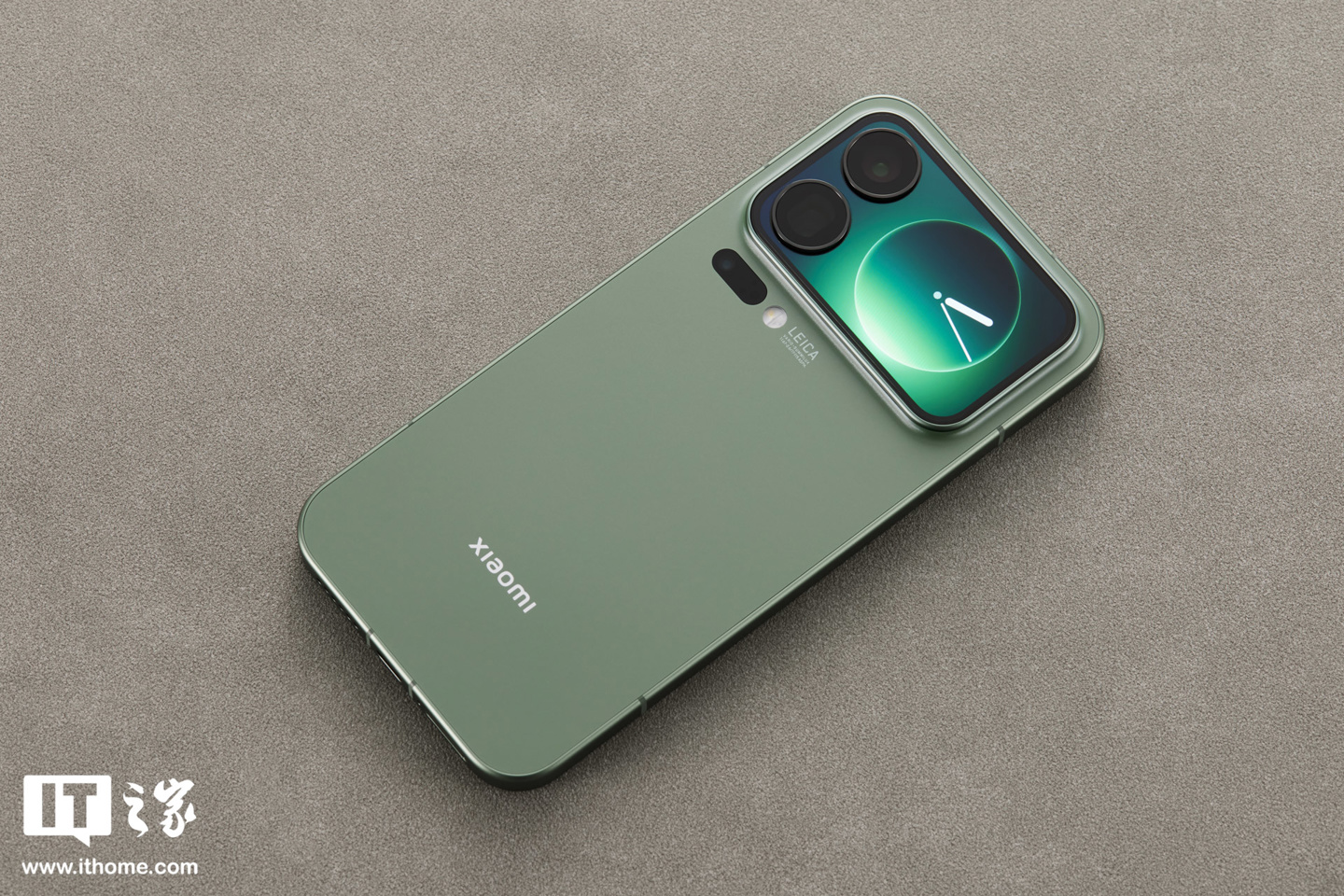 小米 17 Pro 系列手机获澎湃 OS 3.0.17.0 升级，支持在背屏展示 12306 火车行程提醒