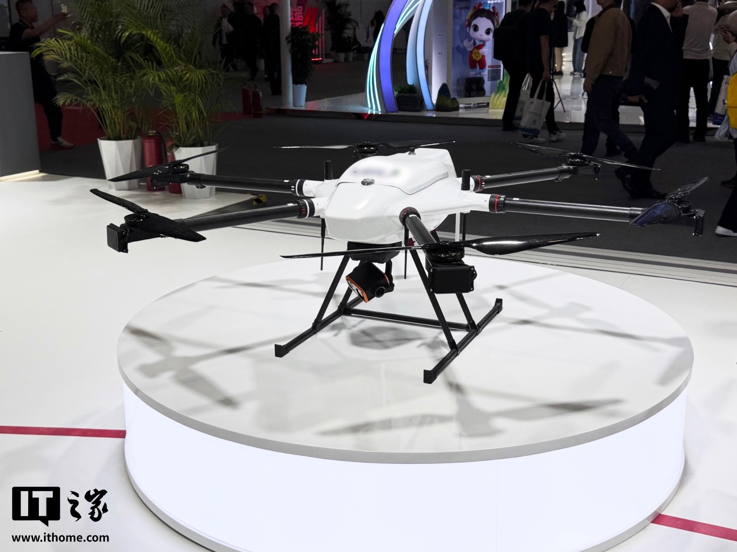 深圳今年前八个月无人机载货飞行近 55 万架次同比增长 57%，快递外卖“天上飞”成常态