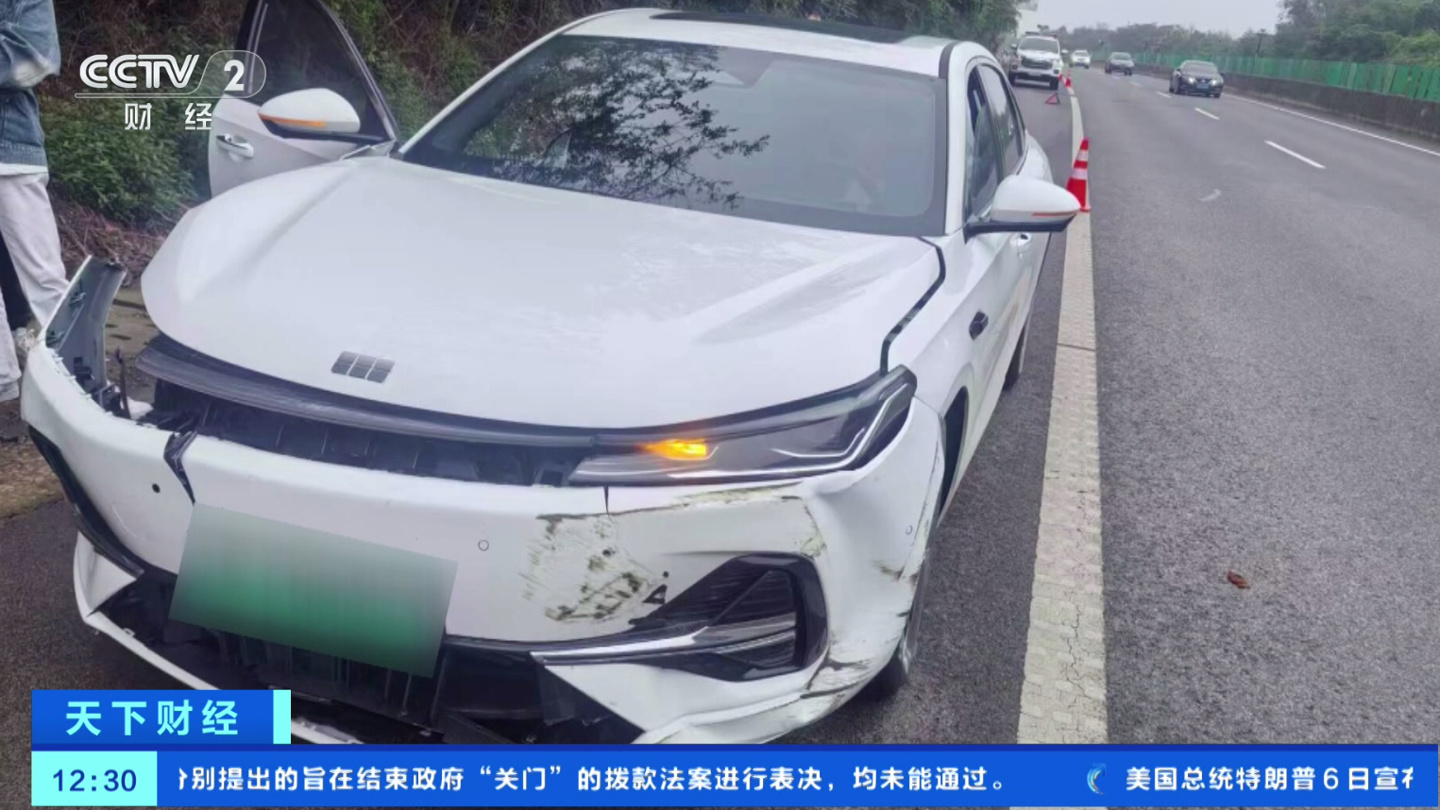 辅助驾驶 ≠ 自动驾驶：一车主因货车违法变道致避让不及失控撞上护栏