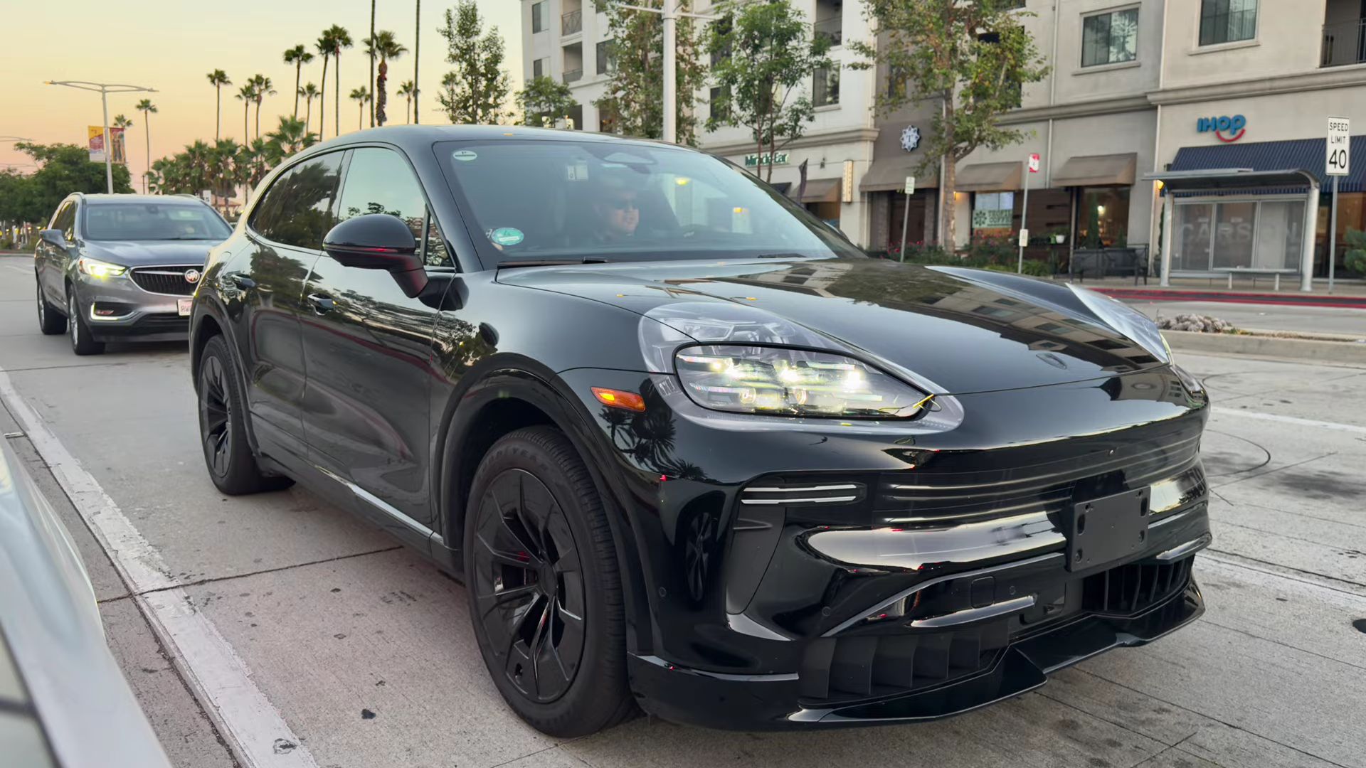 保时捷纯电卡宴路测图曝光：986 马力，剑指豪华电动 SUV 市场