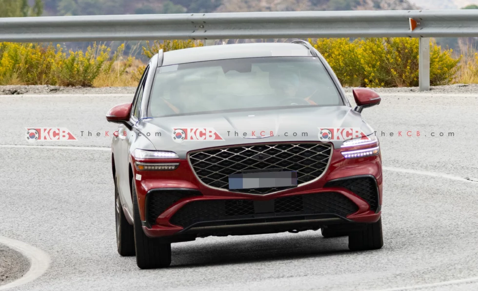 增程电动版捷尼赛思 GV70 SUV 路测图再曝光