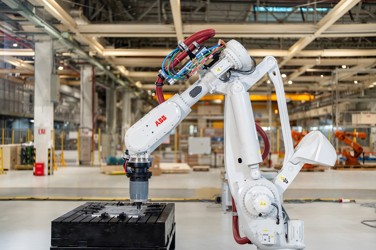 斥资 54 亿美元，软银将收购 ABB 工业机器人业务