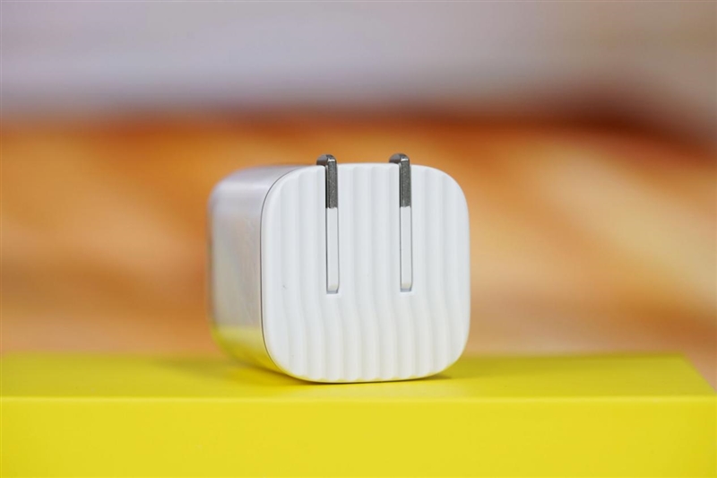 iPhone 17快充“绝配”！倍思同芯充Pro测评：45W满血充+同芯护机