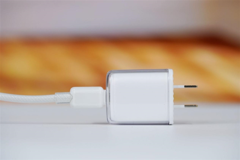 iPhone 17快充“绝配”！倍思同芯充Pro测评：45W满血充+同芯护机