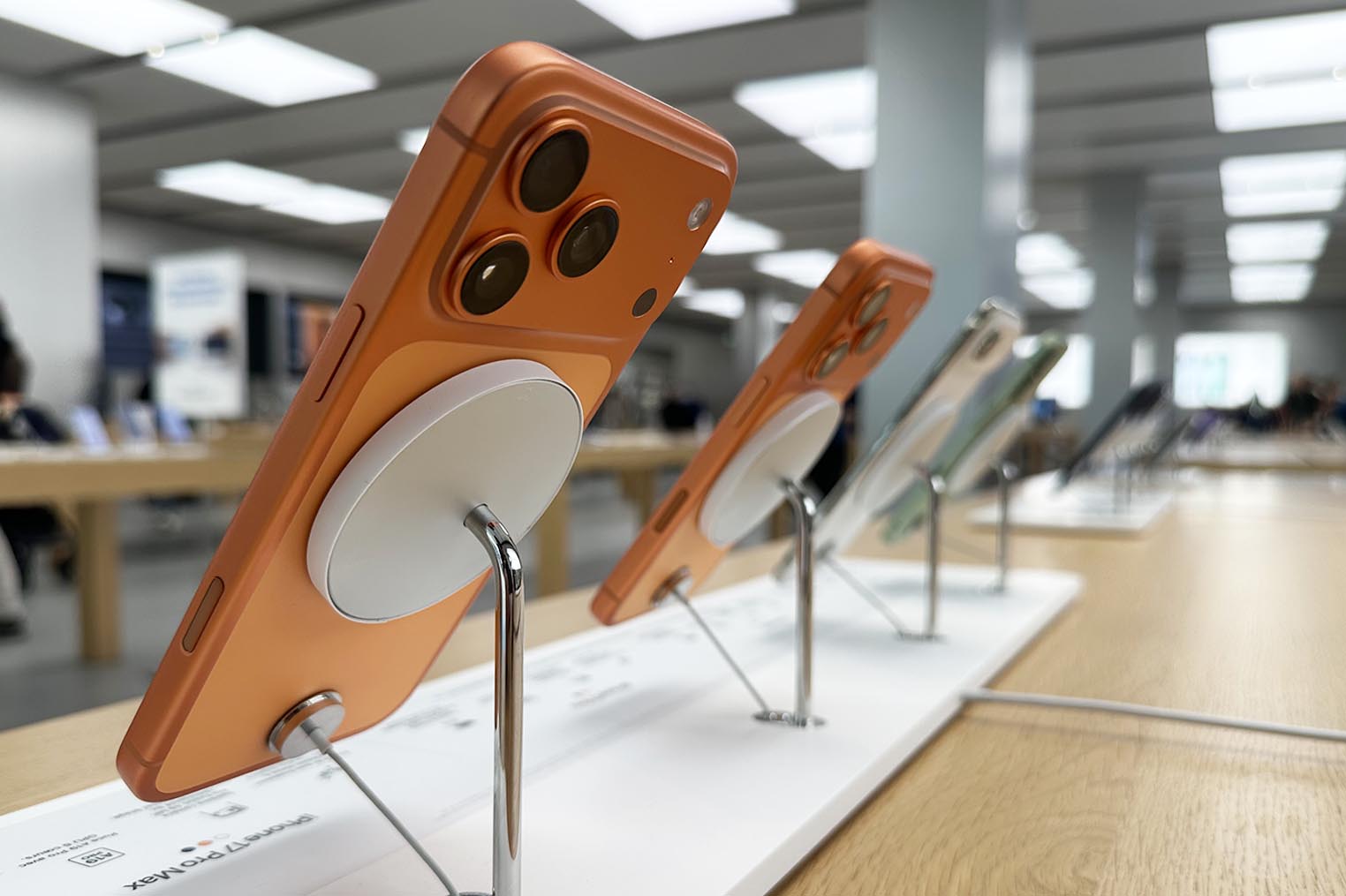 苹果升级 MagSafe 展示支架，减少 iPhone 17 系列和 iPhone Air 划痕影响