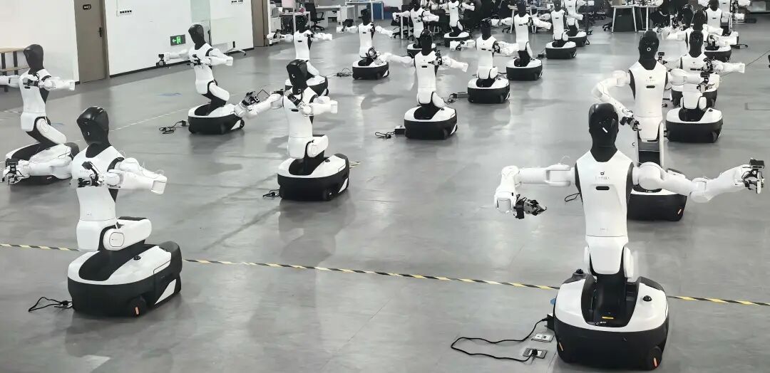 智元机器人获龙旗科技数亿元智元精灵 G2 框架订单，将部署近千台机器人