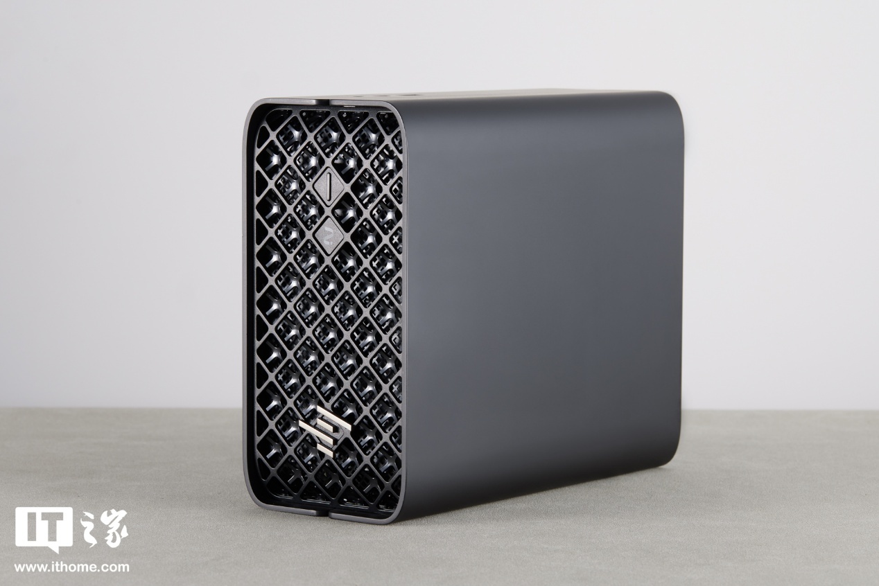 【阿里西西评测室】惠普 Z2 Mini G1a 迷你工作站评测：小身材，大 AI