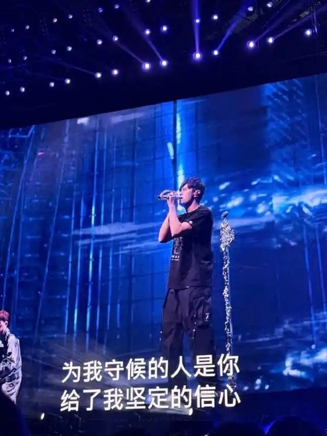 周杰伦镜头下的上海演唱会：当城市成为音浪的舞台