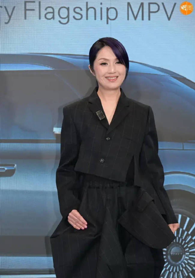 杨千嬅手术后首现身 称自己做了小手术正在休养中