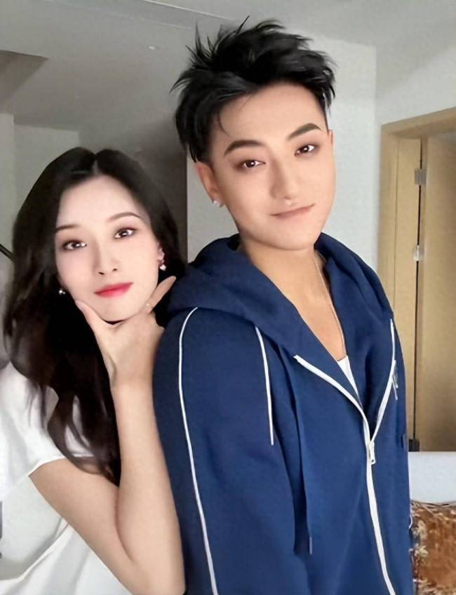 黄子韬将直播婚礼 徐艺洋补充称之前已设想过机位