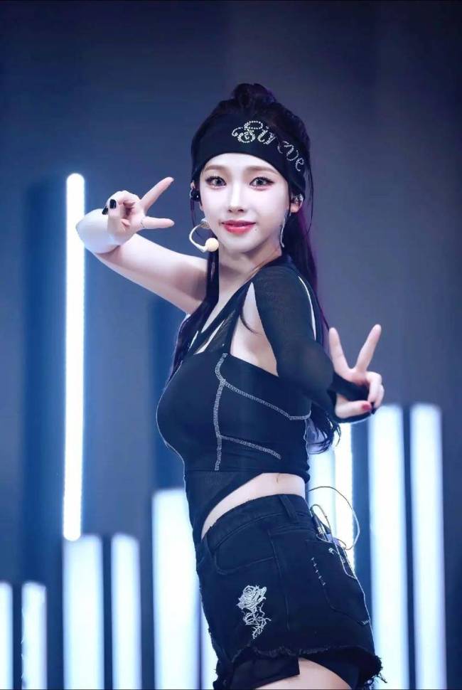 柳智敏曝中秋一家人团聚 自己和爸爸妈妈牵手睡觉