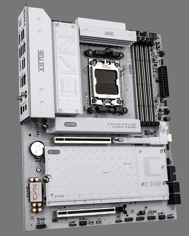 七彩虹 CVN X870E ARK FROZEN V14 主板上线，提供 5 个 M.2