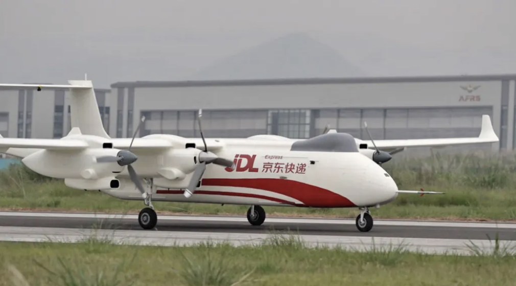 京东物流在四川完成干支线低空物流测试飞行：利用无人机打造“空空接力”、运输时间缩短 50% 以上