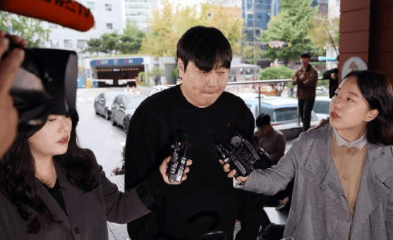 韩国笑星李陈镐女友家中身亡 警方正调查案件经过