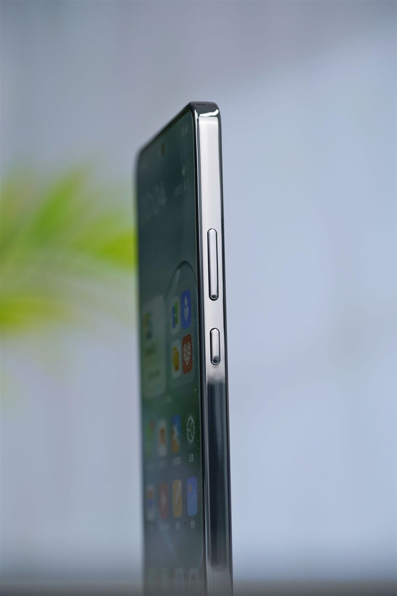 7000mAh超大电池 OPPO K13s评测：千元六年耐用真能打！