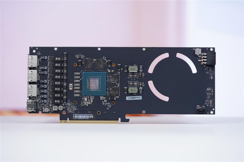 影驰RTX 5060 Ti无双MAX显卡评测：单槽超薄天下无双 给DIY玩家更多可能