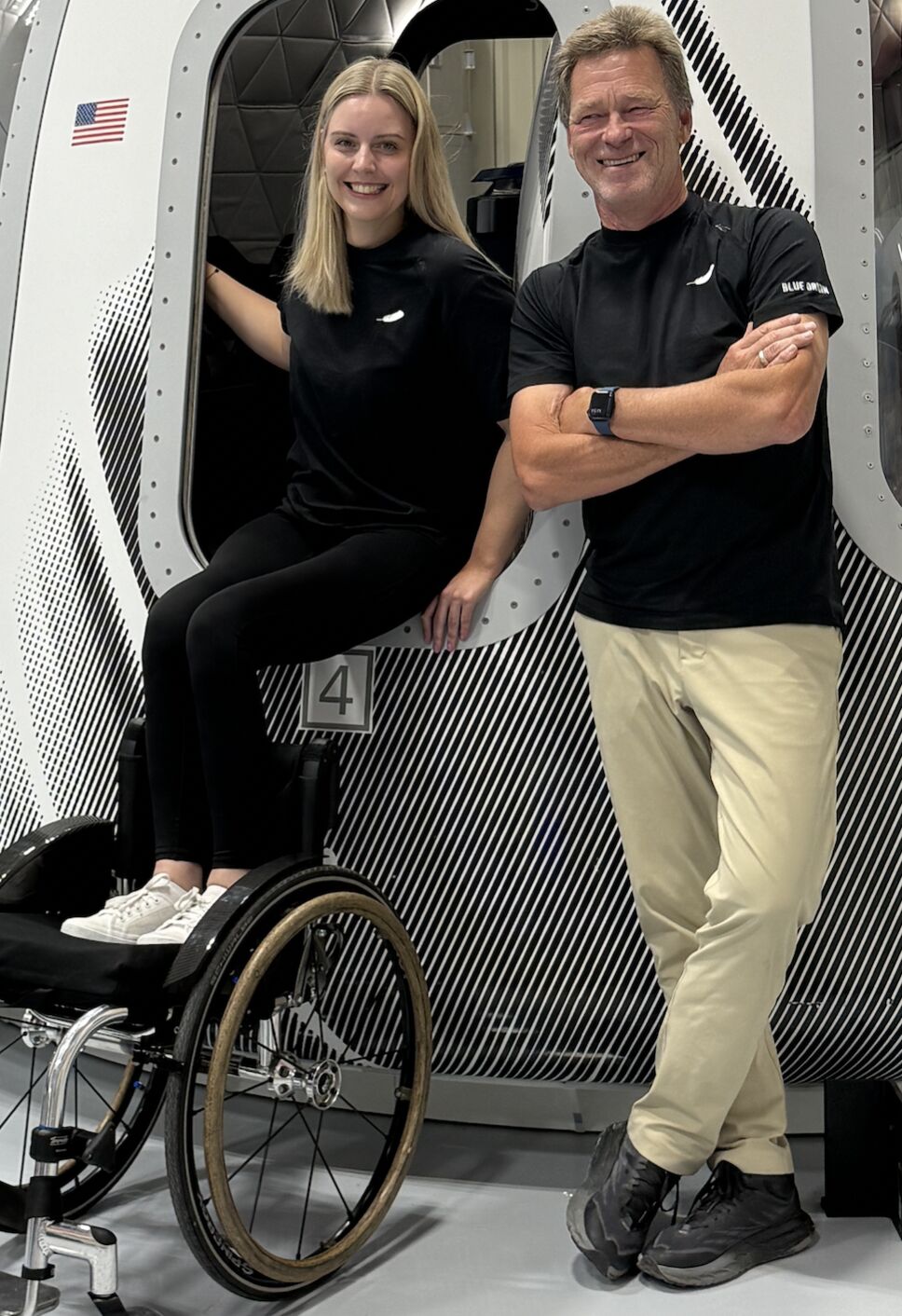 SpaceX 元老级人物汉斯・科尼希斯曼将搭乘蓝色起源火箭上太空，同行好友为首位轮椅太空旅客