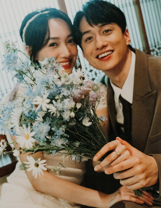 刘俊谦晒婚纱照官宣结婚 与蔡思韵因戏结缘