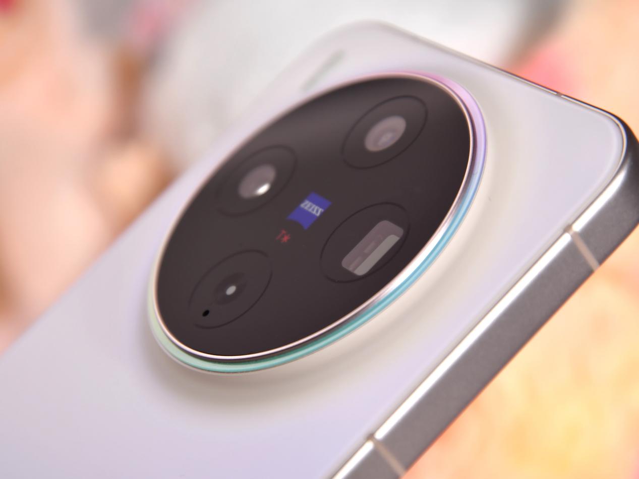 vivo X300全面评测 名字短了，野心大了