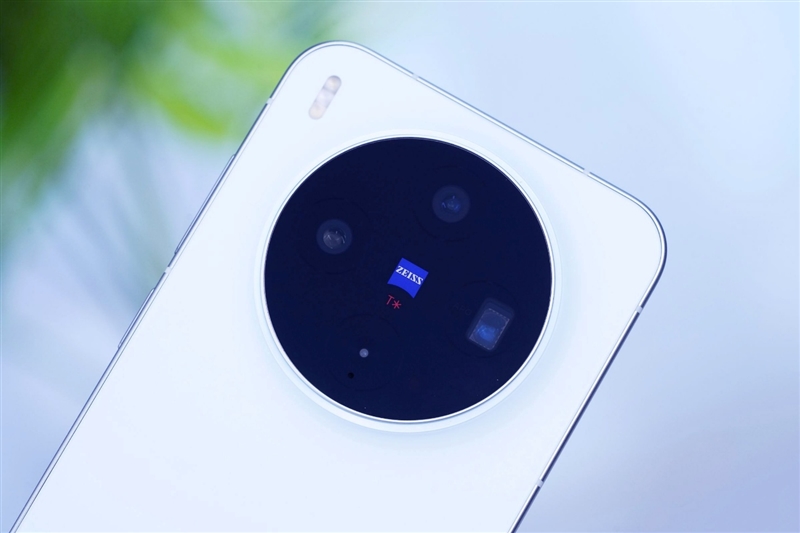 完美小屏影像旗舰！vivo X300手机评测：随手一拍就有德味 高阶技巧信手拈来
